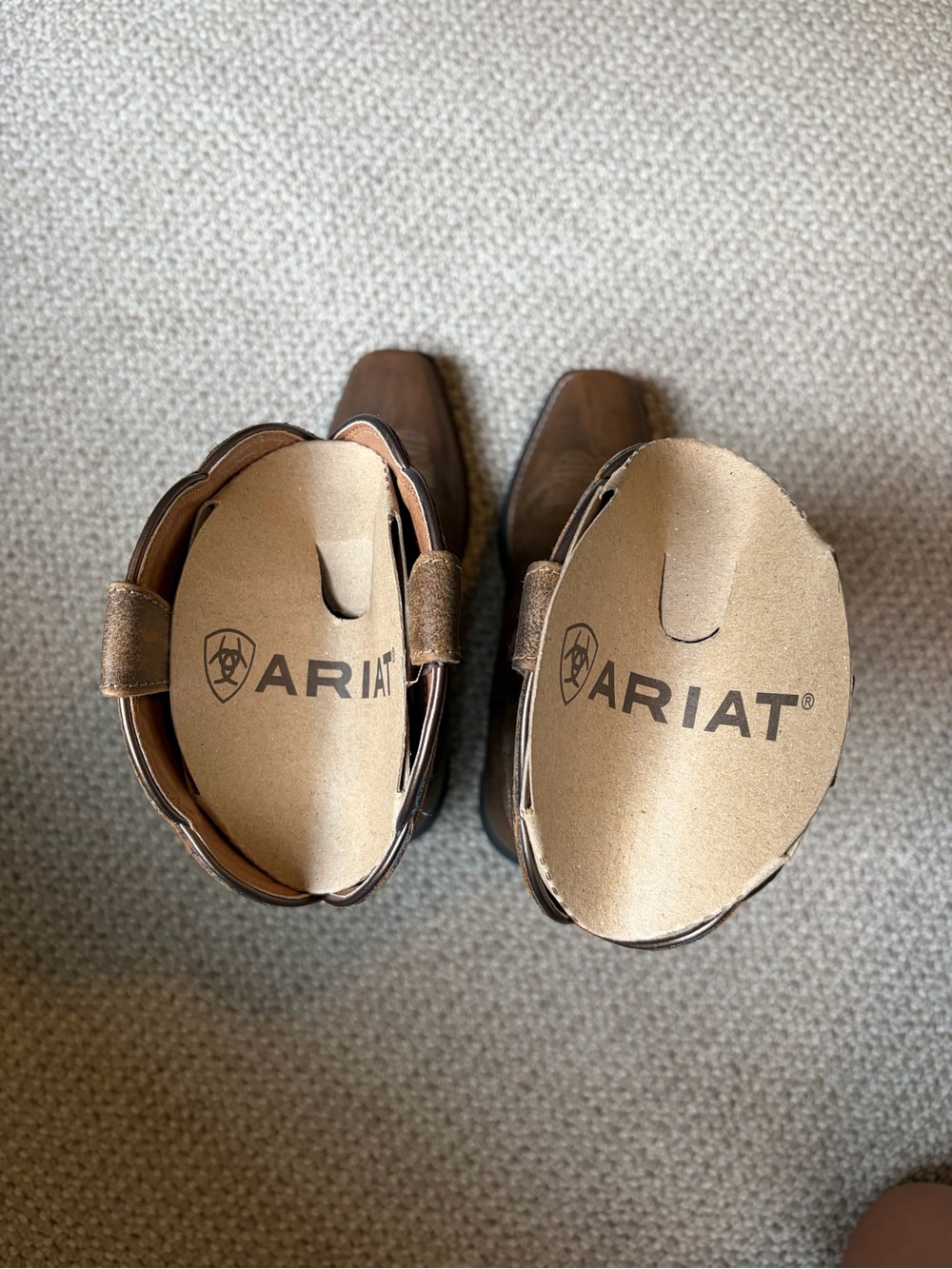 Ariat Round Up Square Toe Western Boot: worn once - Picture 8 of 10